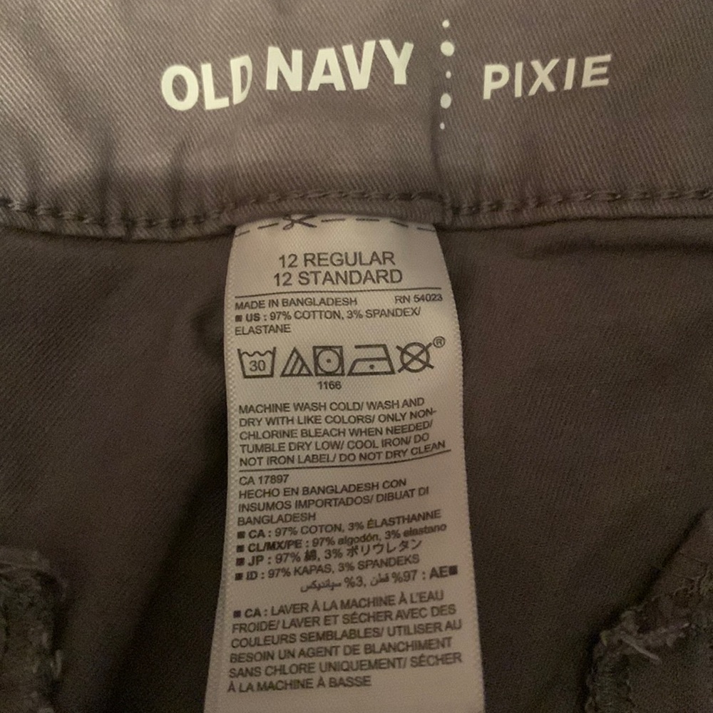 Wore a couple times no blemishes. Great dress casual pants.